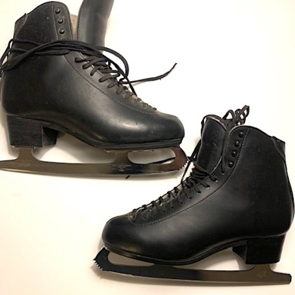 Lightly used men's Jackson figure skates–size 10.5M
